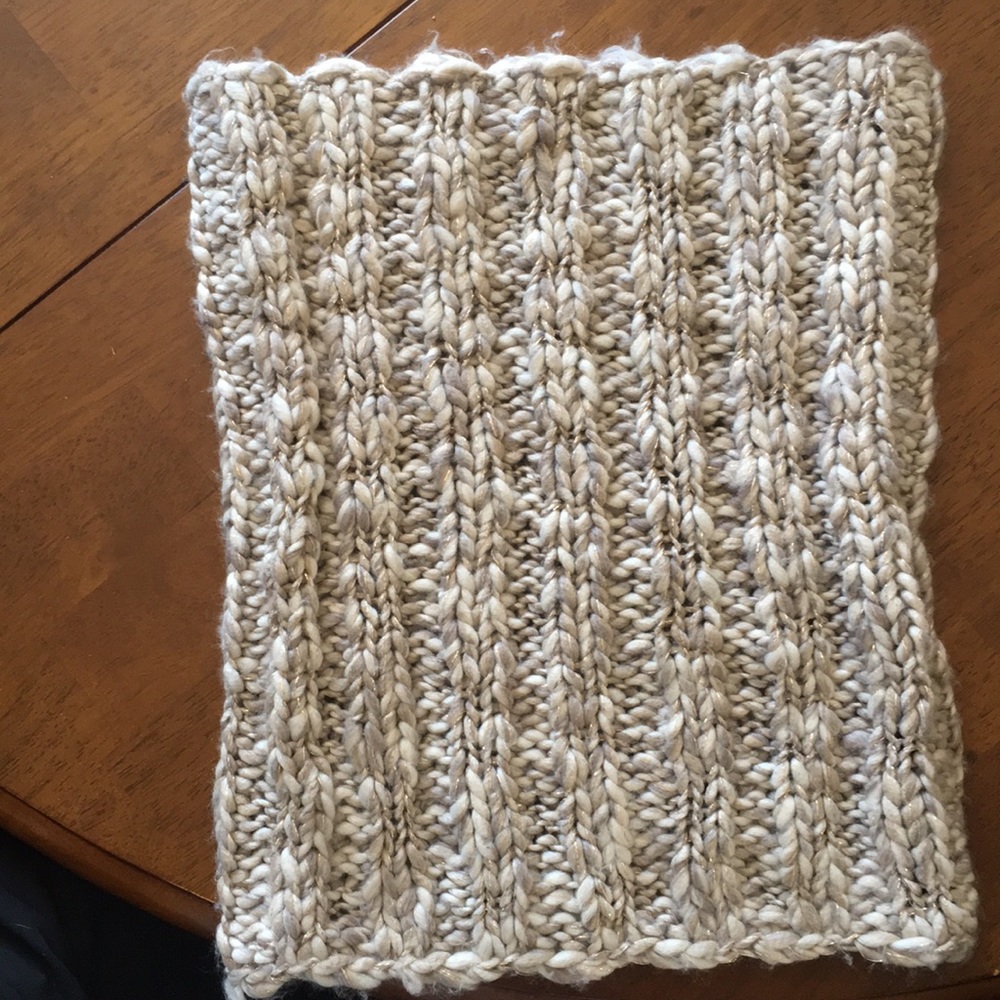 Neck warmer/scarf